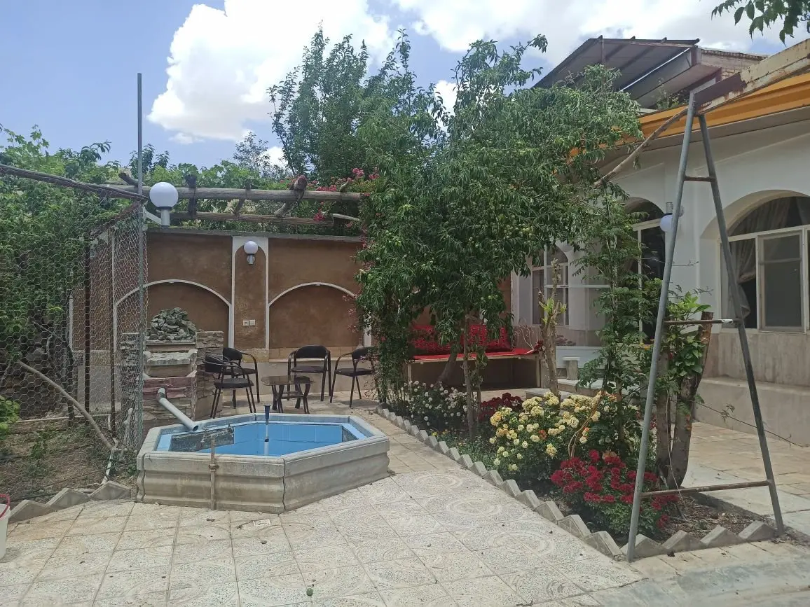 فلت ارمغان - محوطه