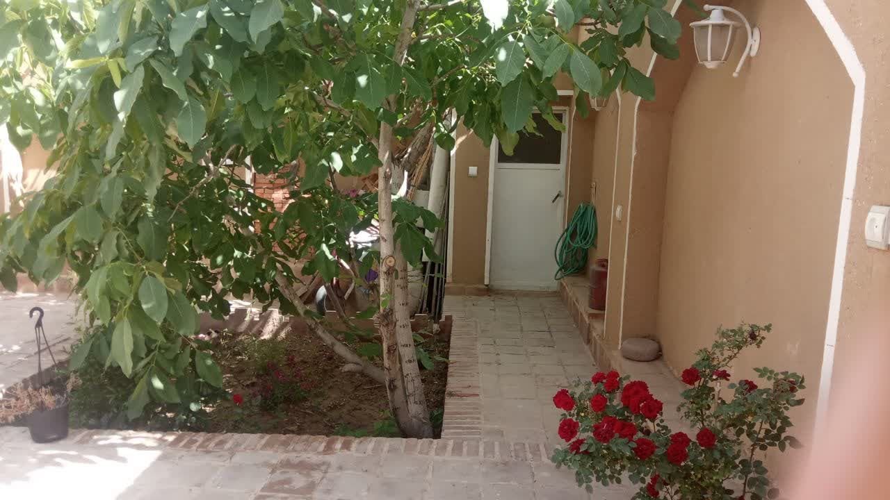 فلت پاک دامن