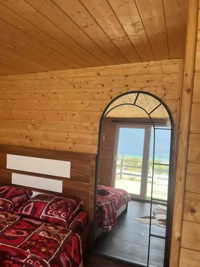 کلبه دوخوابه چوبی رویای دریا