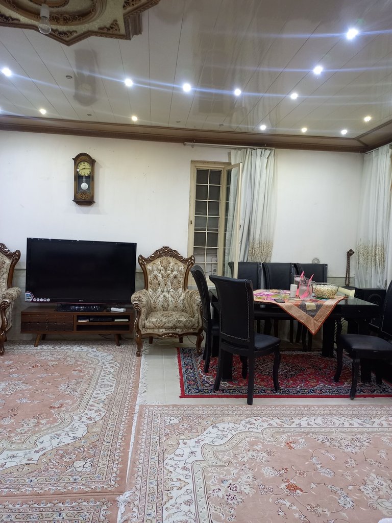 ویلا یک خوابه خانه باغ صفی آباد - میزناهارخوری