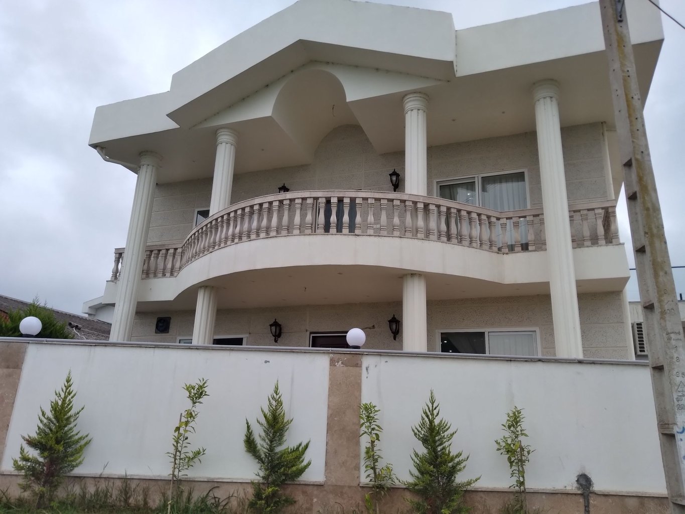 سه خوابه استخردار آبگرم رمضانی 1 - نمای ویلا