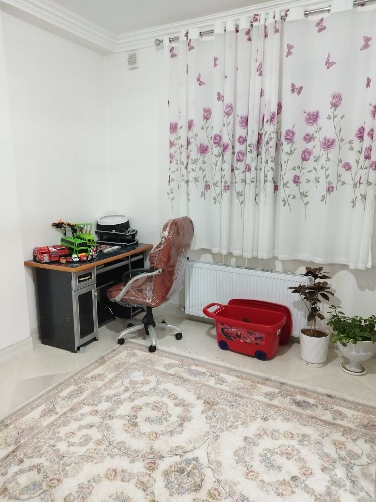 سوئیت یک خوابه نگین 22 - اتاق خواب ۱۴ متری میز مطالعه  و اسباب بازی کودکان کاملا فرش شده ۱۰۰۰شانه 