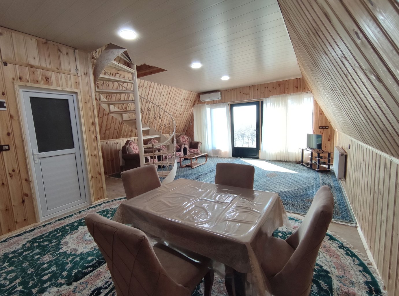 ویلا دوخوابه سوئیسی دوبلکس جکوزی دار توحید