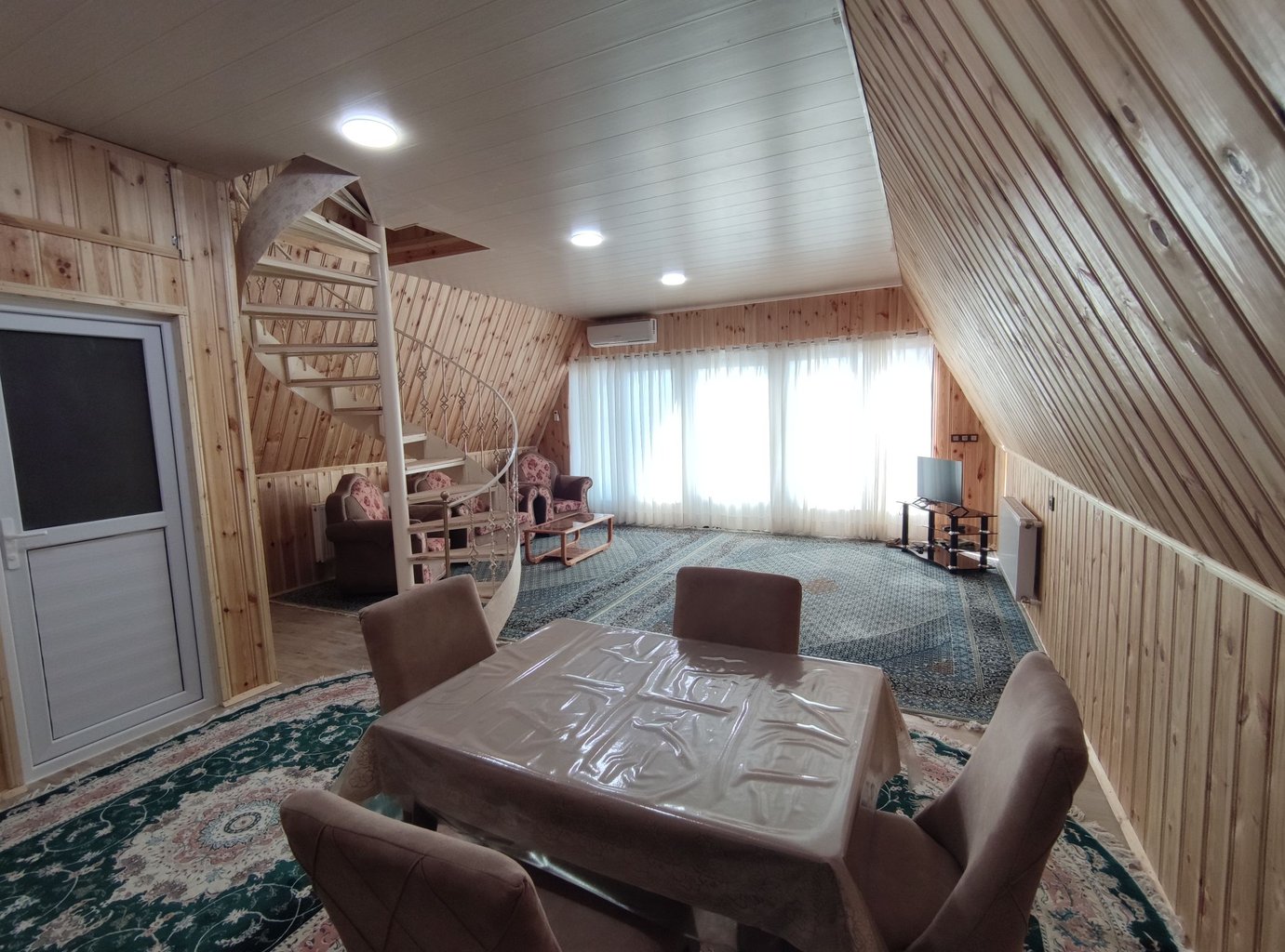 ویلا دوخوابه سوئیسی دوبلکس جکوزی دار توحید