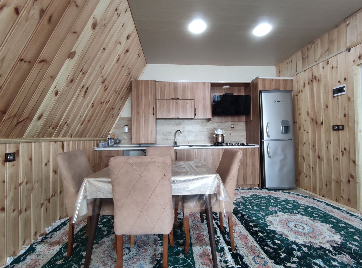 ویلا دوخوابه سوئیسی دوبلکس جکوزی دار توحید