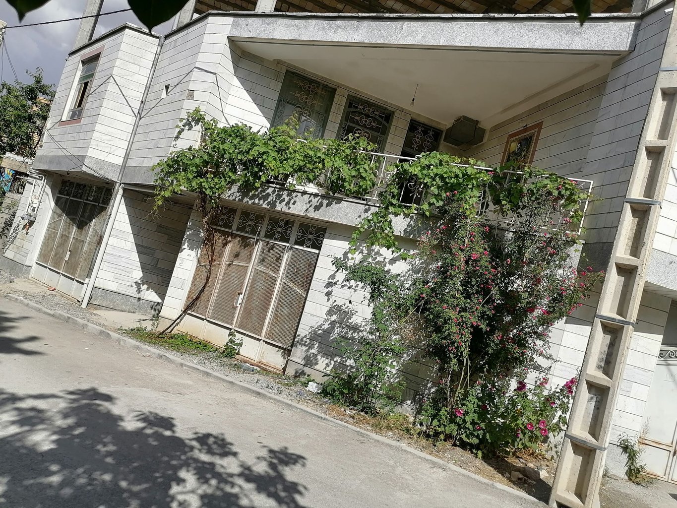 سوئیت دوخوابه دهکردی - نمای ساختمان