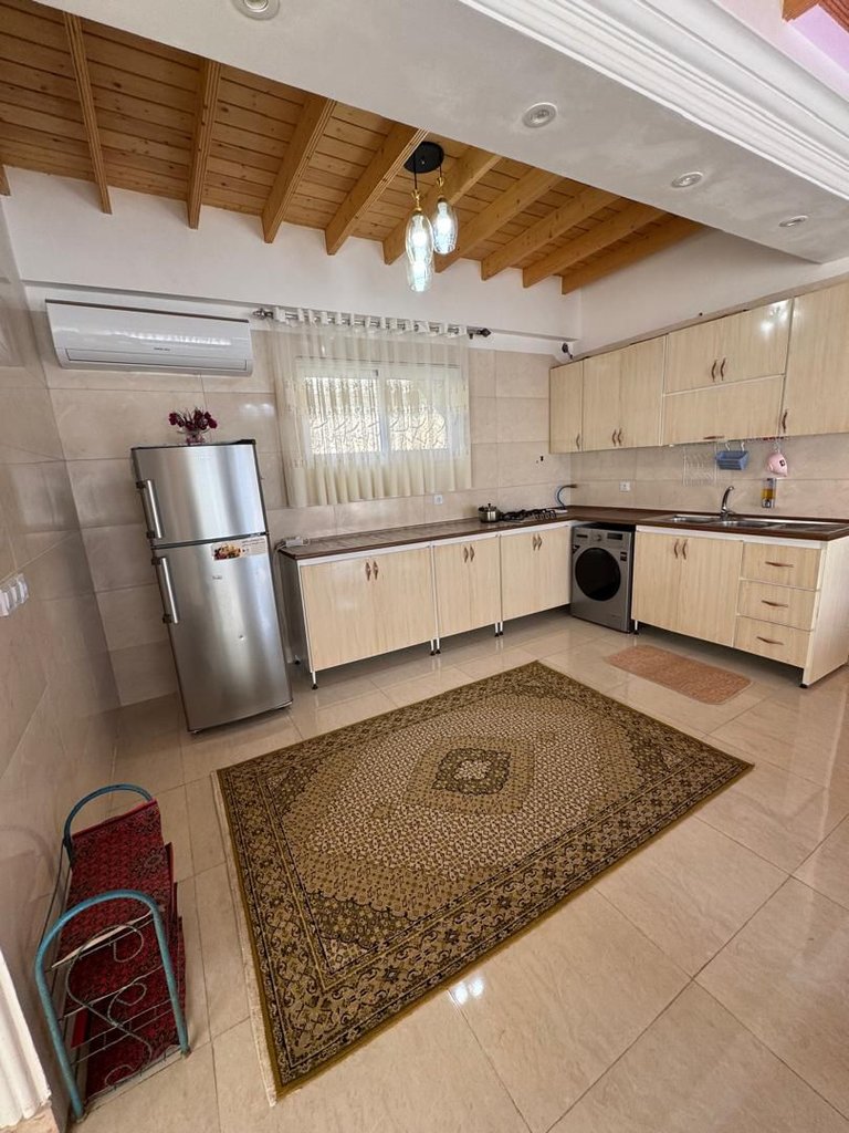 ویلا چهارخوابه استخردار آبگرم عمارت داریوش - آشپزخانه خانه طبقه ۳با ماشین لباسشویی 