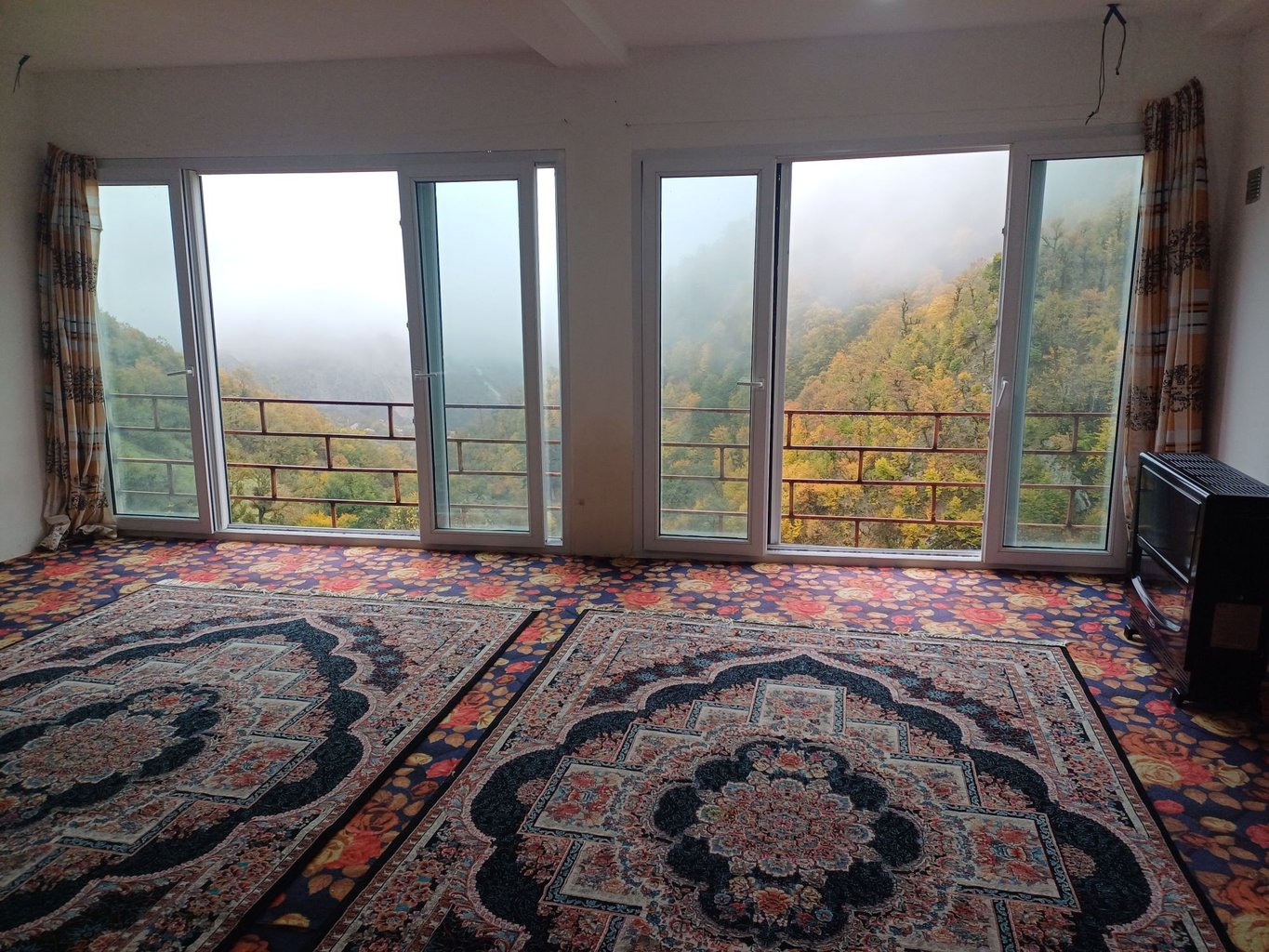 دوخوابه کوهستانی آبشار