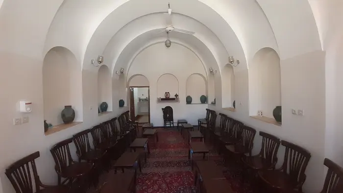 بوم گردی عمارت میرزاتقی - واحد تالار و قالی بافی