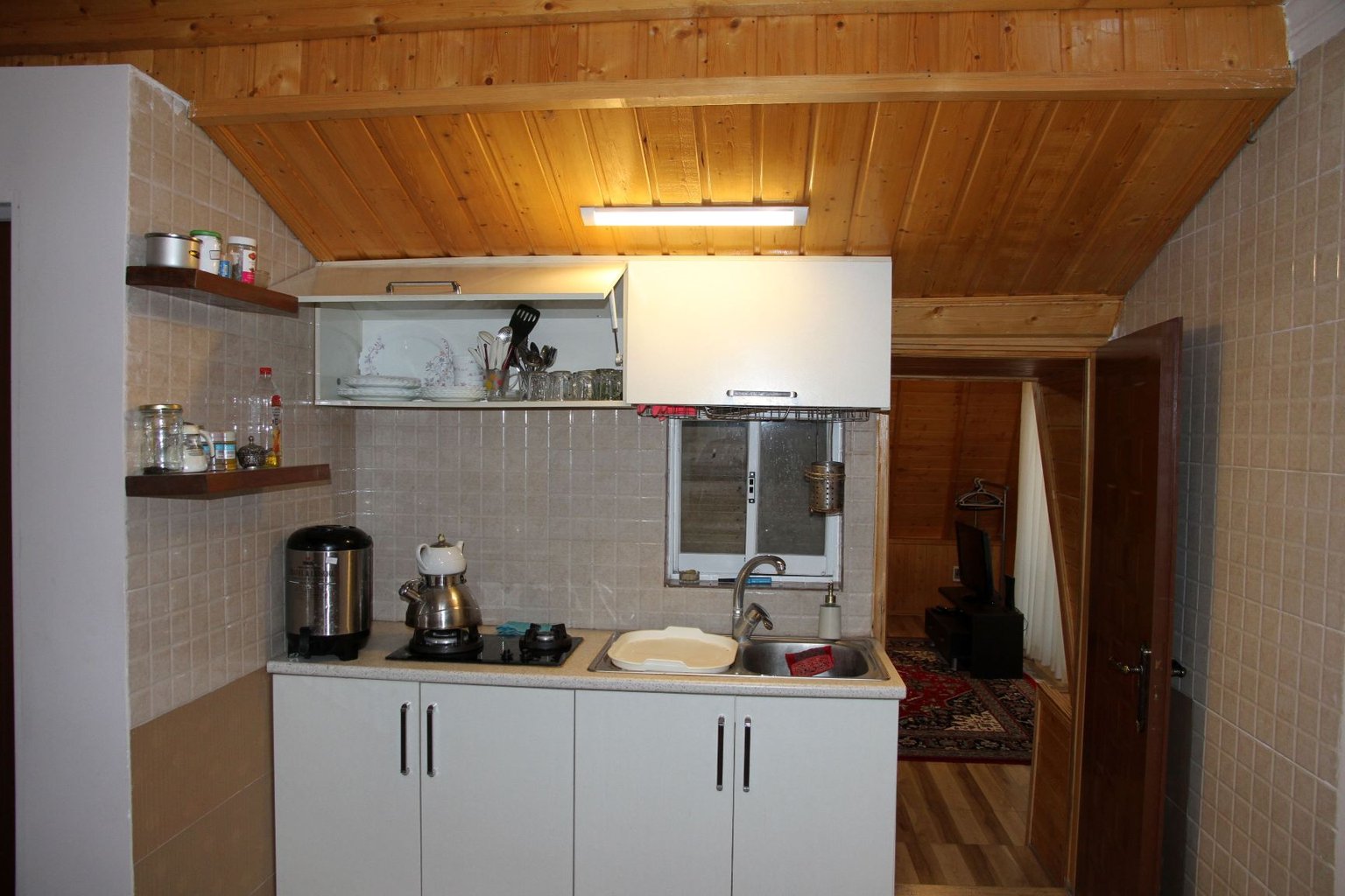 کلبه دوخوابه سوئیسی چوبی دواج