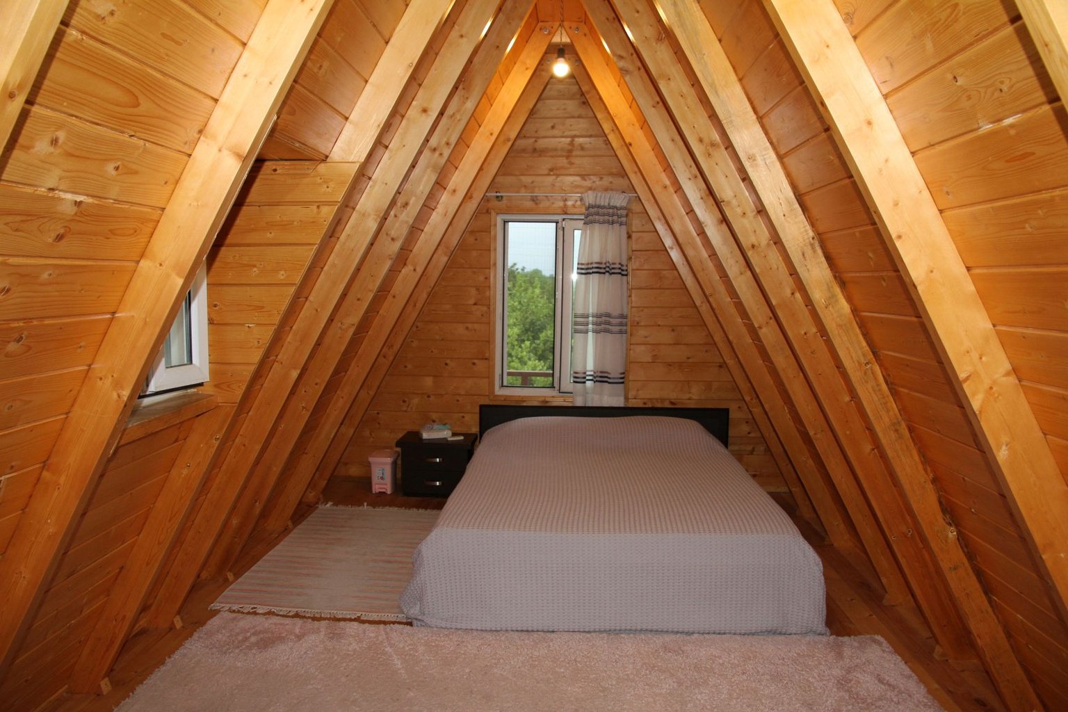 کلبه دوخوابه سوئیسی چوبی دواج