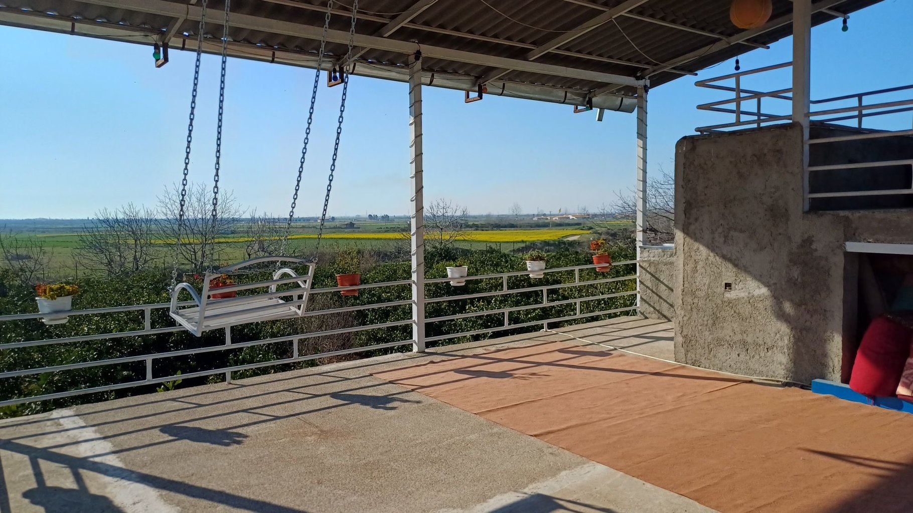 ویلا فلت باغ ریحان 1 - بالکن با چشم انداز غرب