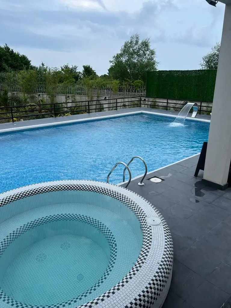 ویلا چهارخوابه استخردار آبگرم آرسامی