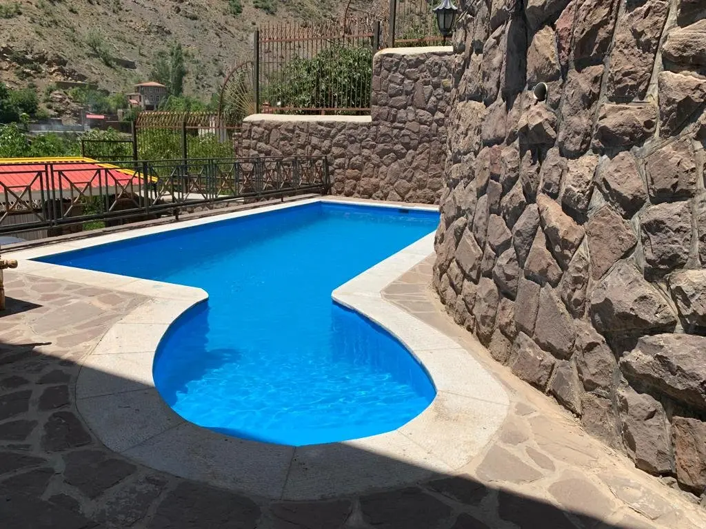 ویلا چهارخوابه استخردار آبگرم عادل