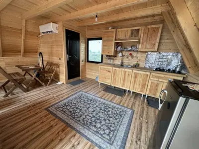 کلبه یک خوابه چوبی سوئیسی نارنج