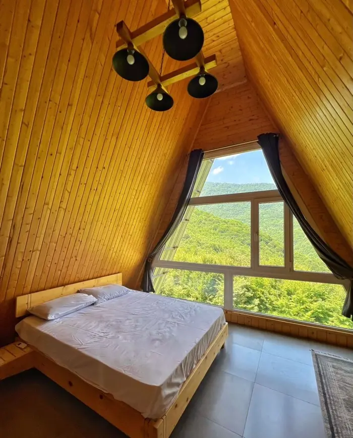 کلبه دوخوابه استخردار بهشت پنهان 1