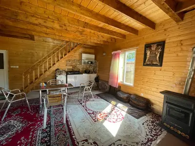 کلبه دوخوابه استخردار چوبی آوینا