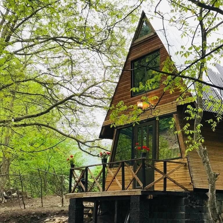 یک خوابه چوبی خورشید