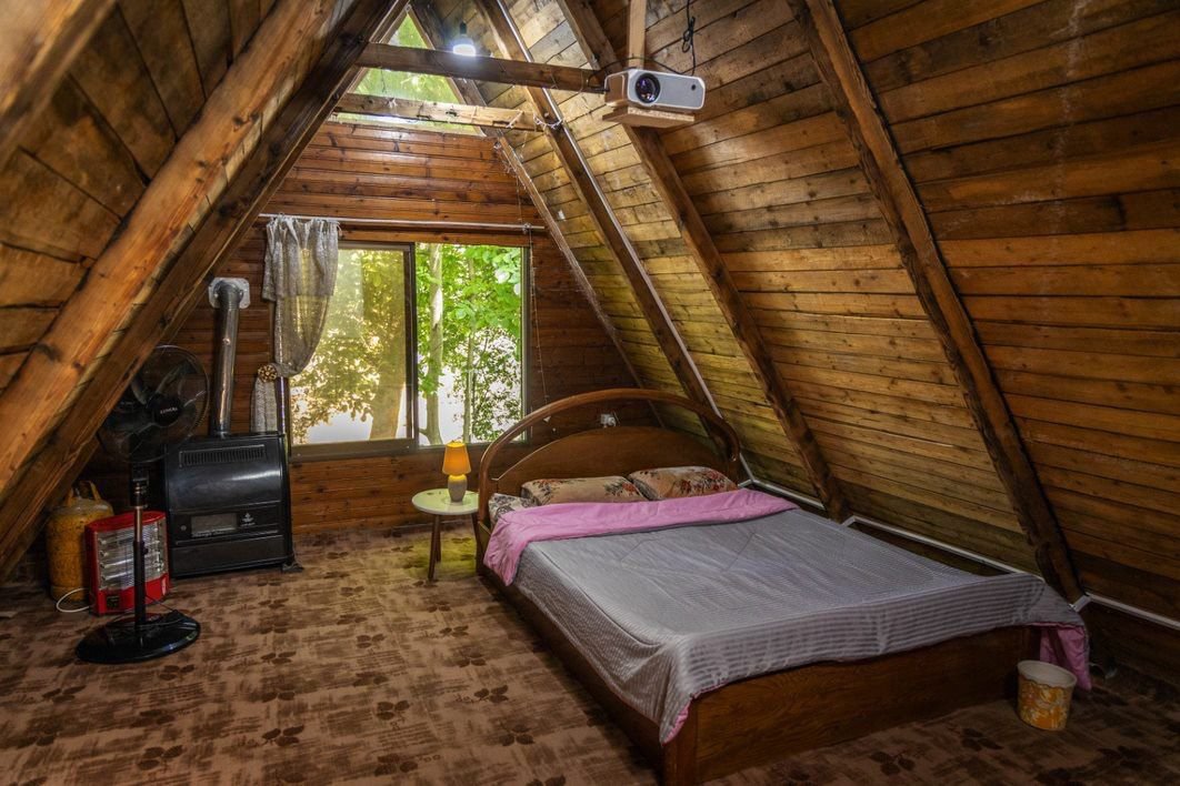 یک خوابه چوبی خورشید