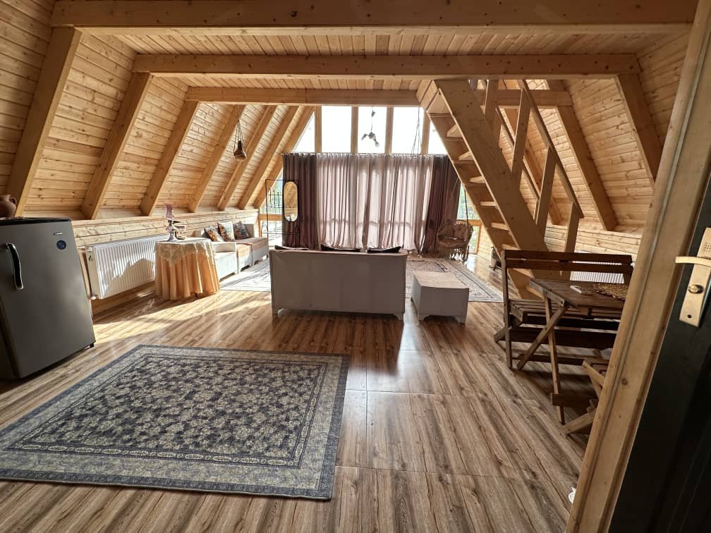 کلبه یک خوابه چوبی سوئیسی نارنج