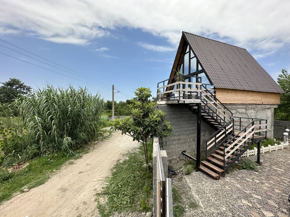 کلبه یک خوابه چوبی سوئیسی نارنج