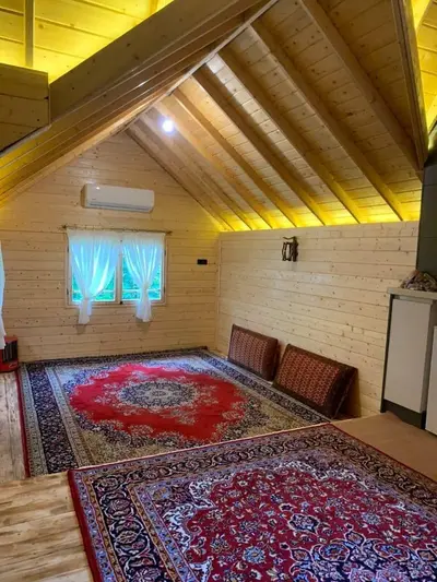 کلبه دوخوابه جنگلی چهل‌ستون