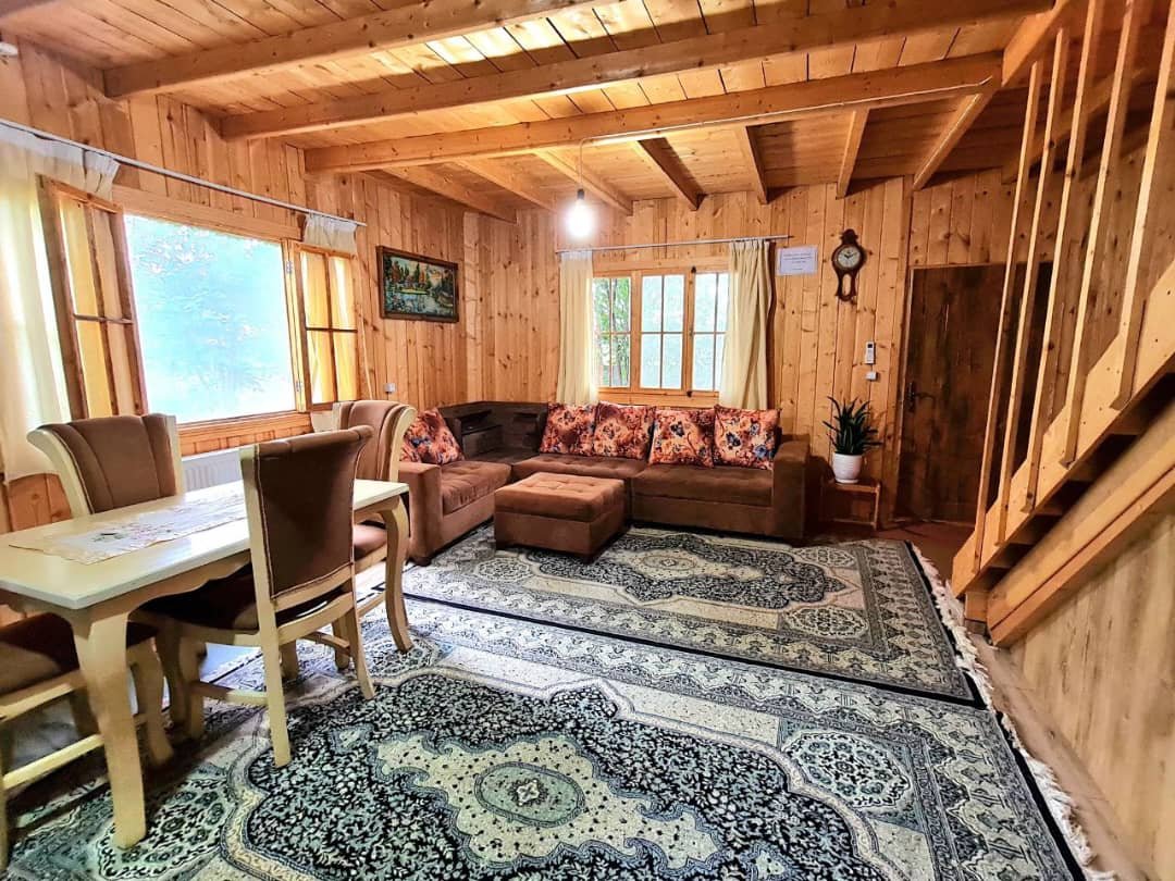 کلبه دوخوابه چوبی خرم