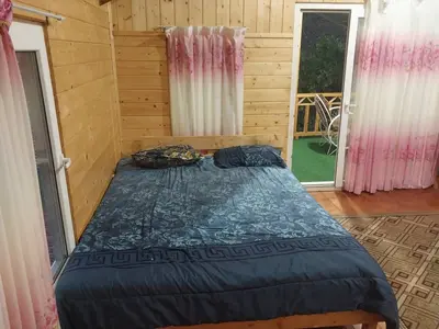 کلبه دوخوابه استخردار چوبی آوینا