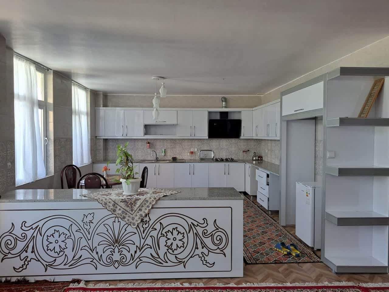 دوخوابه ملیکا و امین