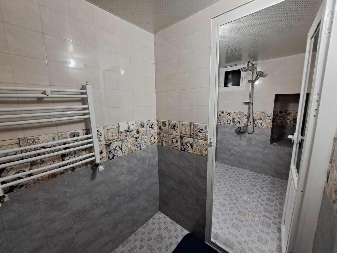 دوخوابه ملیکا و امین