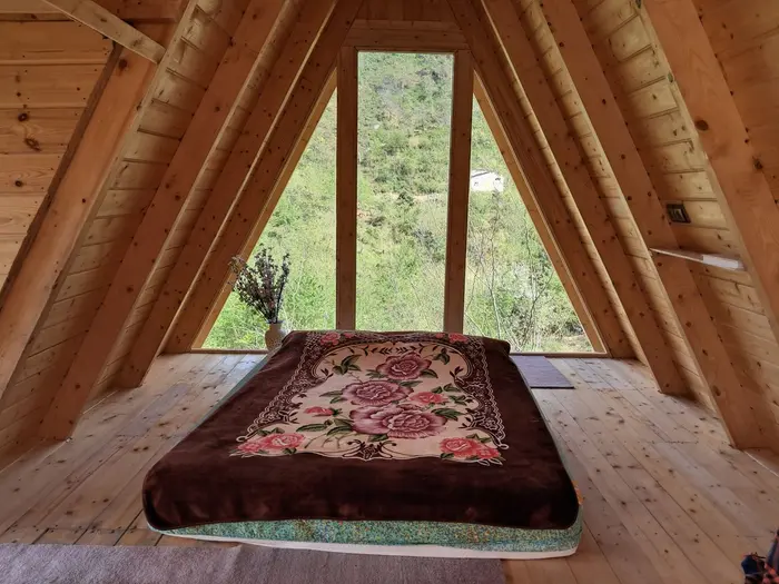 کلبه یک خوابه سوئیسی جنگلی شریف