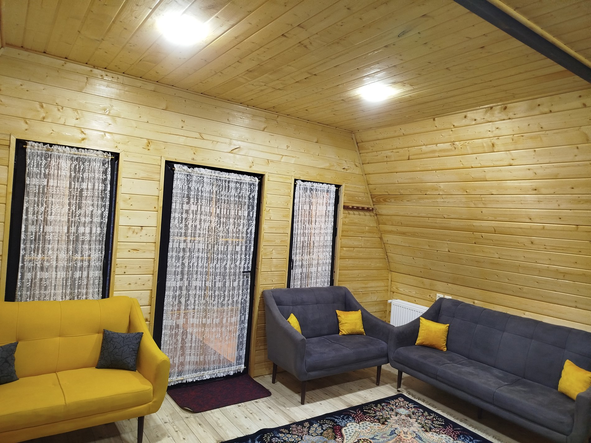 کلبه یک خوابه جنگلی سوئیسی مسعود