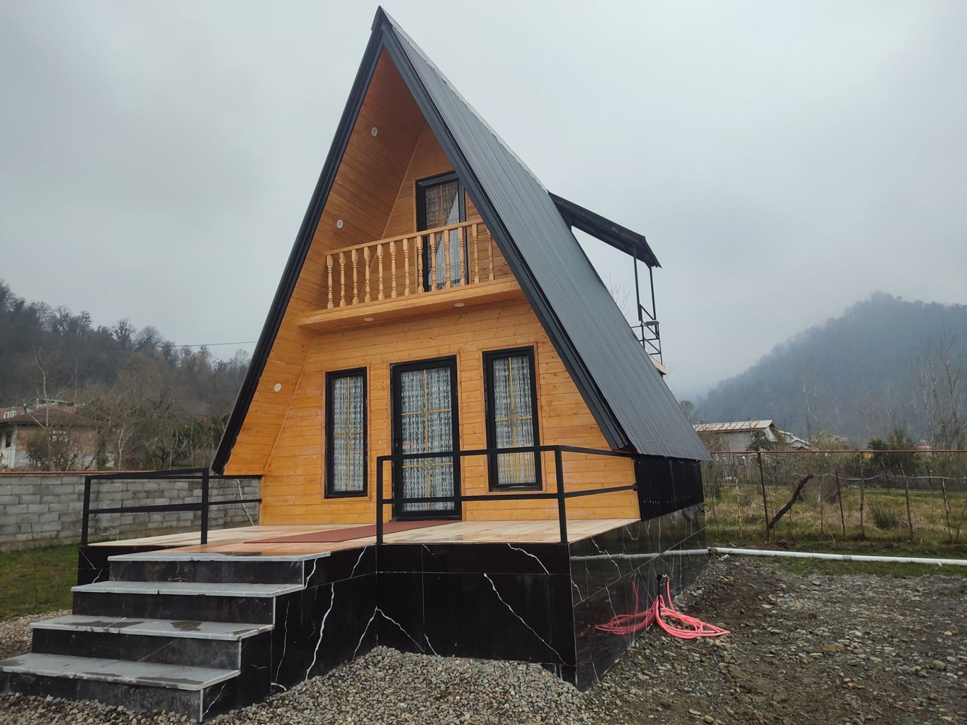 کلبه یک خوابه جنگلی سوئیسی مسعود