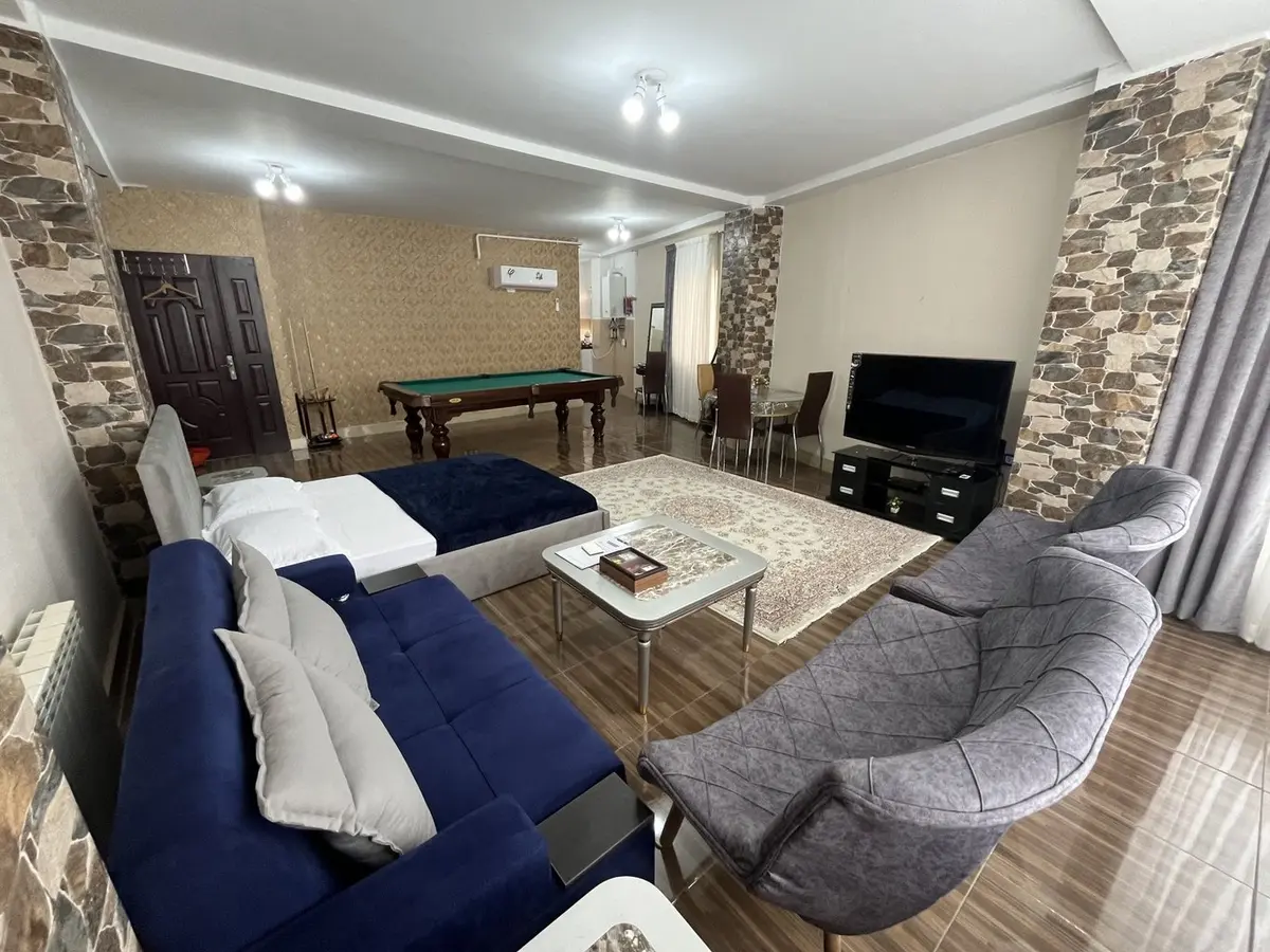 سوئیت فلت دانشجو النا