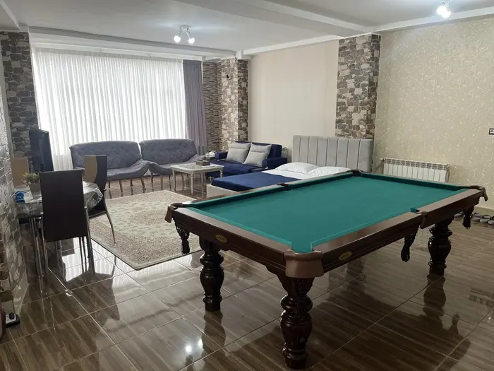 سوئیت فلت دانشجو النا