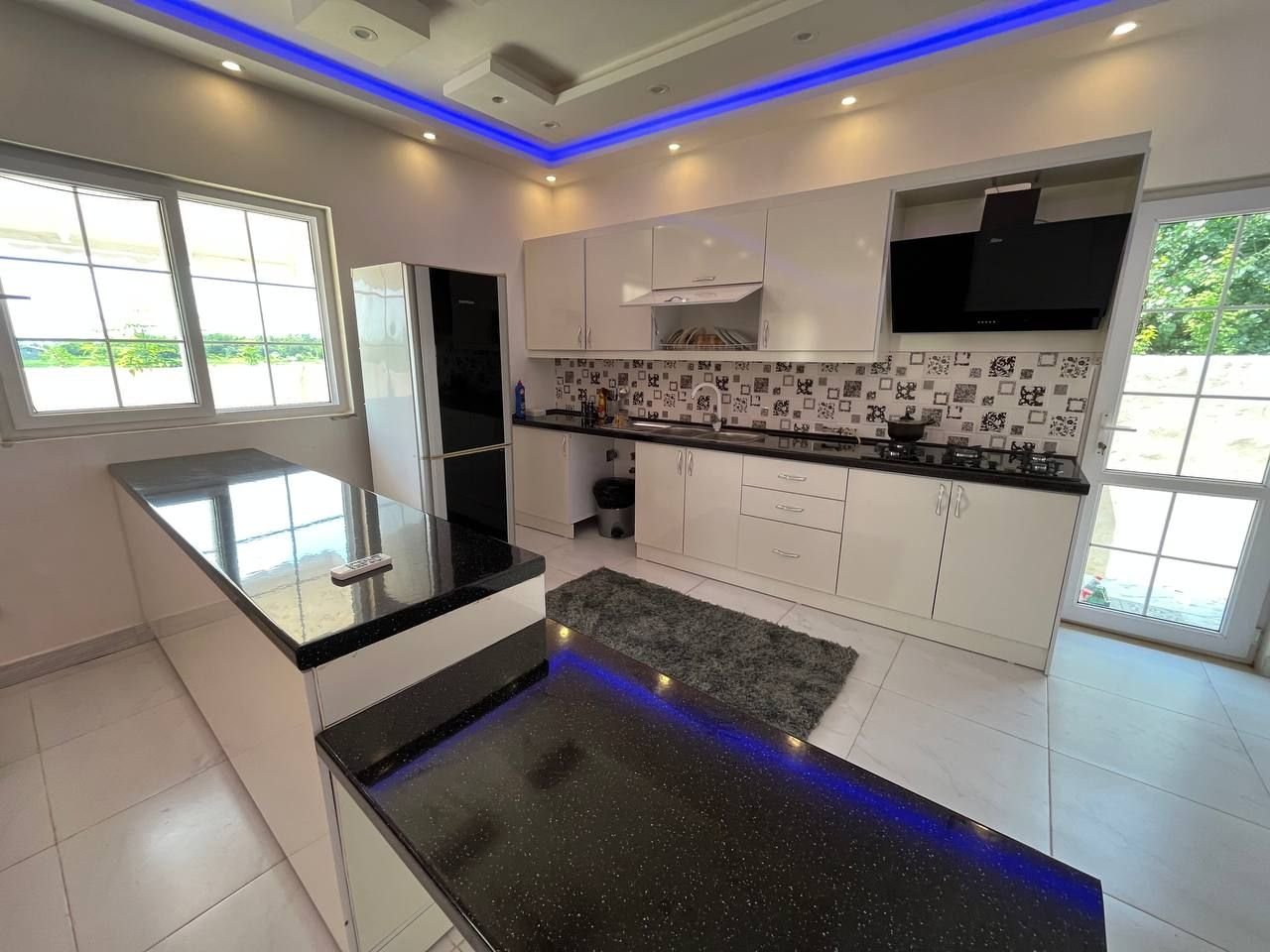 ویلا دوخوابه استخردار حصیر