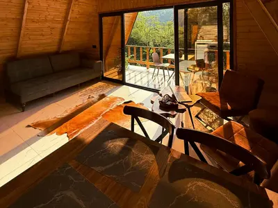 کلبه یک خوابه سوئیسی لفور