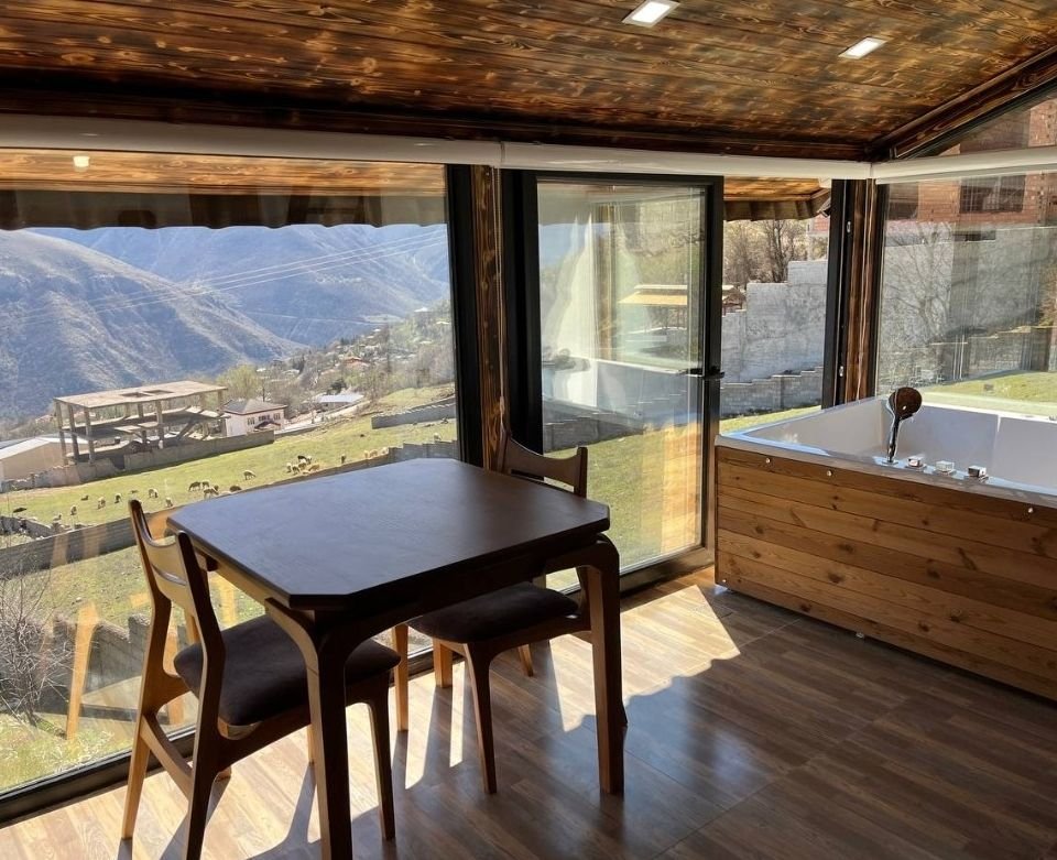 یک خوابه جنگلی جکوزی دار رایکا