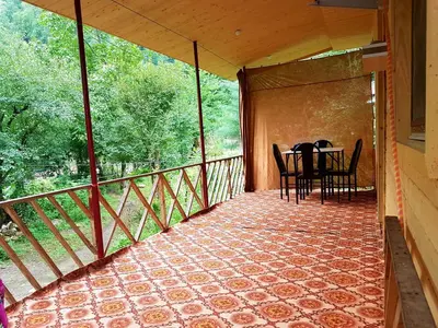 کلبه دوخوابه جنگلی لب رودخانه 4