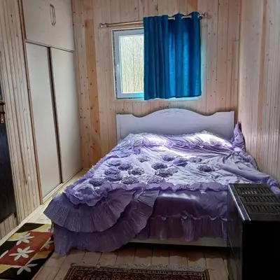 کلبه یک خوابه چوبی جنگلی اسپوک