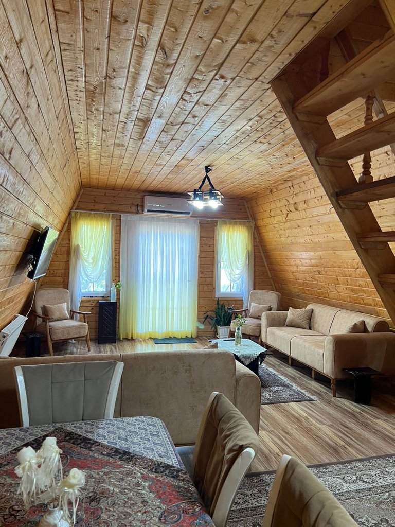 کلبه دوخوابه چوبی شاهان