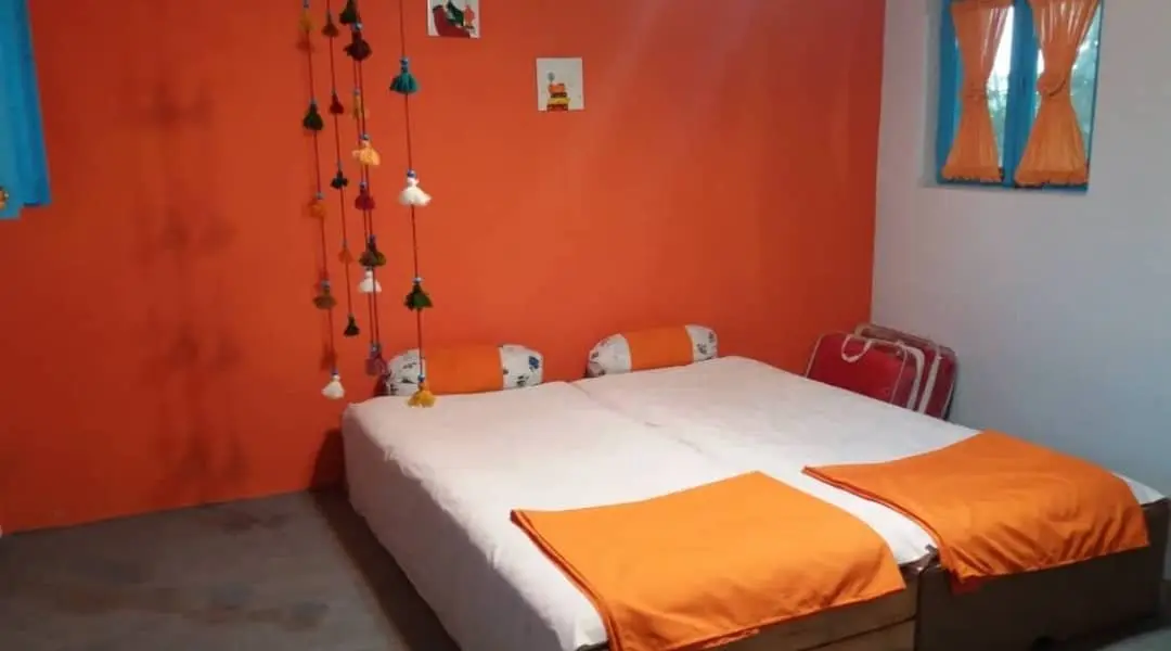 بوم گردی امی وی جا - واحد شباهنگام