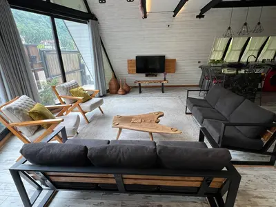 کلبه دوخوابه سوئیسی استخردار آبگرم آسایش