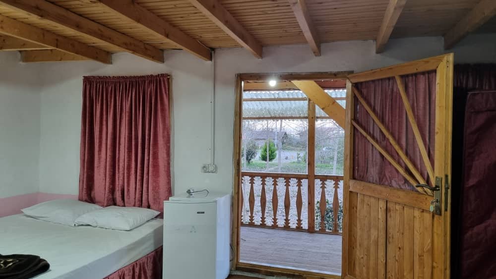 بومگردی باغ ريحان - كلبه ديلماي