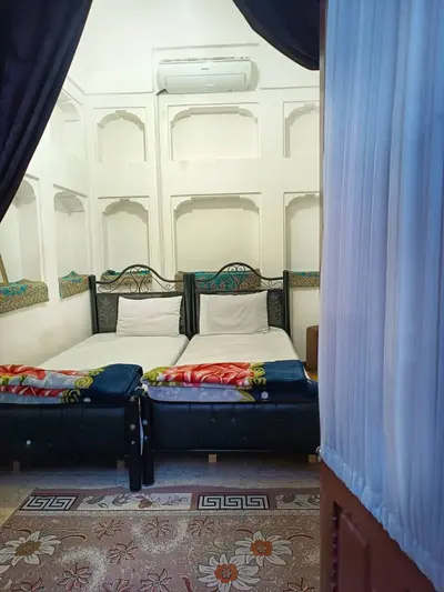 بومگردی تاج الملوک - واحد نیلوفر