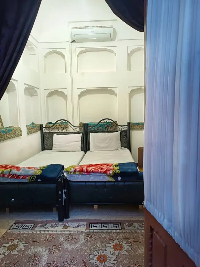 بوم گردی تاج الملوک - واحد نیلوفر