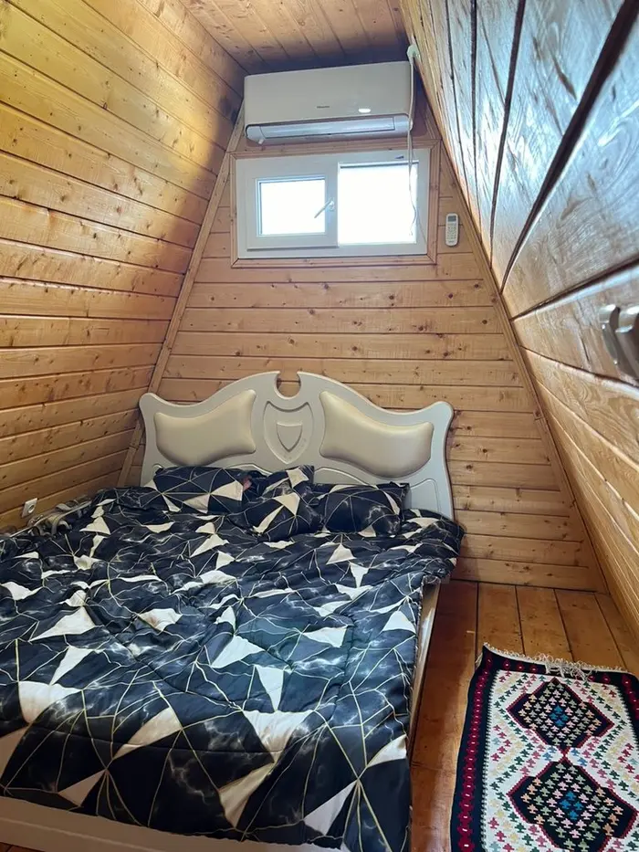 کلبه دوخوابه سوئیسی چوبی شاهان