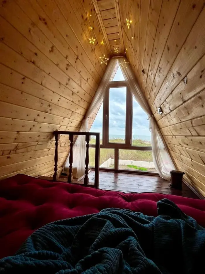 کلبه دوخوابه چوبی رویای دریا