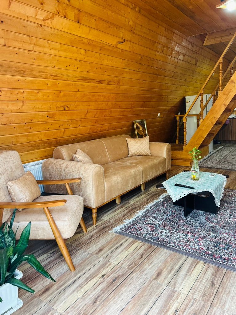 کلبه دوخوابه چوبی شاهان