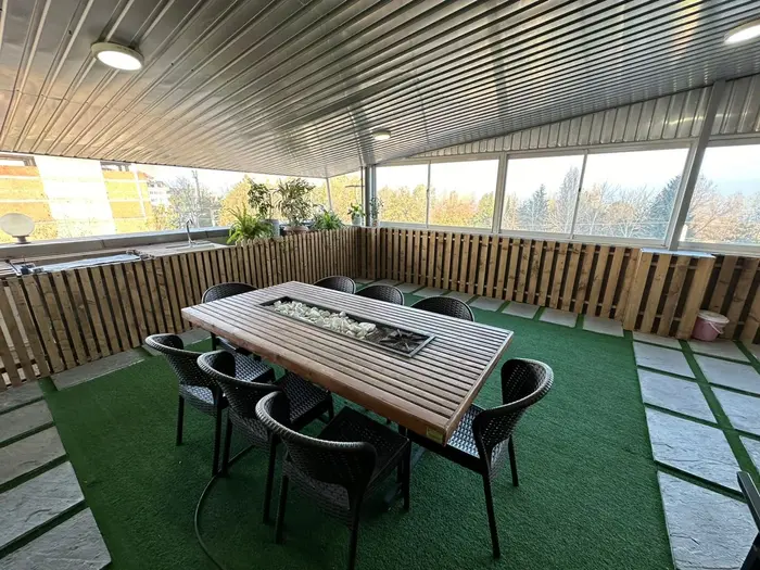 آپارتمان دوخوابه بام لاله